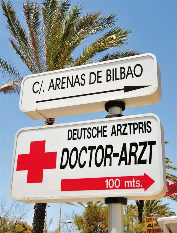 Spanien will Schub für EU-Gesundheitspolitik Krank während des Mallorca-Urlaubs: Bei der EU-Richtlinie über grenzüberschreitende Versorgung hat Spanien die Verhandlungen blockiert. © imago