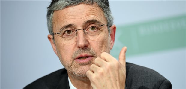 Corona-Hilfsgelder für Kliniken werden zum Aufreger Krankenhäuser müssen im Umgang mit den Hilfsgeldern für Klarheit sorgen: Martin Litsch, Vorsitzender des AOK-Bundesverbandes.