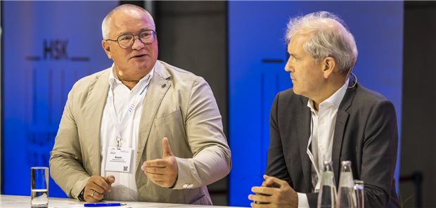 Krankenhausreform muss kommen: Klinikmananger Dr. Matthias Bracht (l.) und Uniklinka-Chef Professor Jens Scholz bei der Eröffnung des Hauptstadtkongress am Mittwoch im Berliner hub27.
