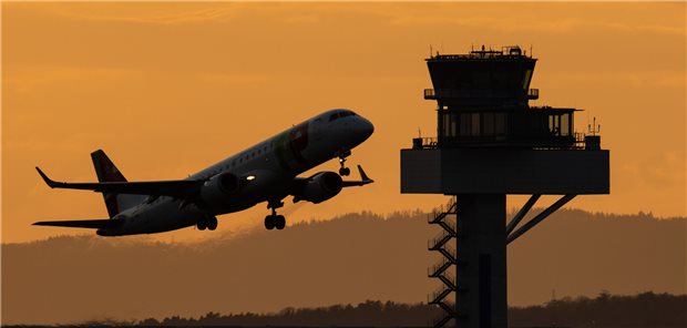Attest vor den Ferien: Pädiater wollen nicht mehr Kontroletti für Schulen sein Krankes Kind kurz vor dem ersehnten Urlaub? Niedergelassene Kinder- und Jugendärzte in Nordrhein und Westfalen-Lippe wollen keine pauschal verlangten Atteste für Schulen mehr ausstellen.