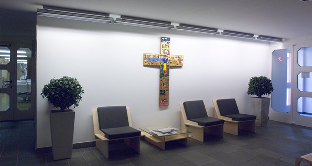 Sonderweg nur mit Gewerkschaften Kreuz in der Klinik: Wo sind die Gewerkschaften?