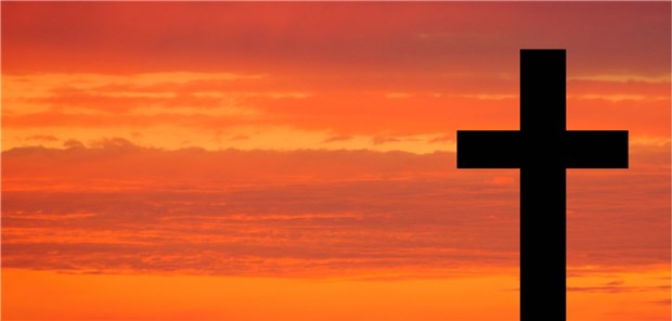 Kirche wird Kindesmissbrauchs nicht Herr Kreuz vor rotem Himmel: Eine Zi-Studie deutet darauf hin, dass die katholische Kirche den Kindesmissbrauch durch Priester nicht in den Griff bekommt.