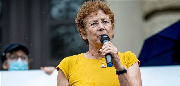 Abruptio: „Fake News erlaubt, Information verboten“ Kristina Hänel, Gießener Ärztin (hier bei einer Verhandlung, wo sie selbst als Klägerin auftrat), möchte fachlich und frei zum Thema Abtreibung informieren dürfen.