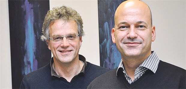 Der lange Weg bis in die Gemeinschaftspraxis Künftig gleichberechtigte Partner in einer Gemeinschaftspraxis: Chirurg Dr. Rolf Thielmann (links) und Orthopäde Wolfgang Schiller.