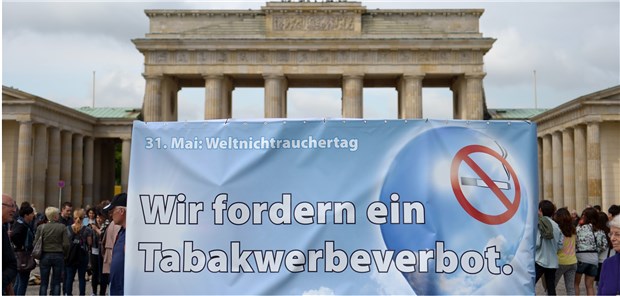 Von guten und bösen Drogen Kundgebung zum Weltnichtrauchertag in Berlin: Seit vielen Jahren mahnen Experten ein striktes Werbeverbot für Tabakprodukte an.
