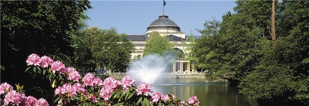 Entdeckungstouren in der Stadt der kurzen Wege Kurpark mit Kurhaus - Wiesbaden bietet viele reizvolle Perspektiven.