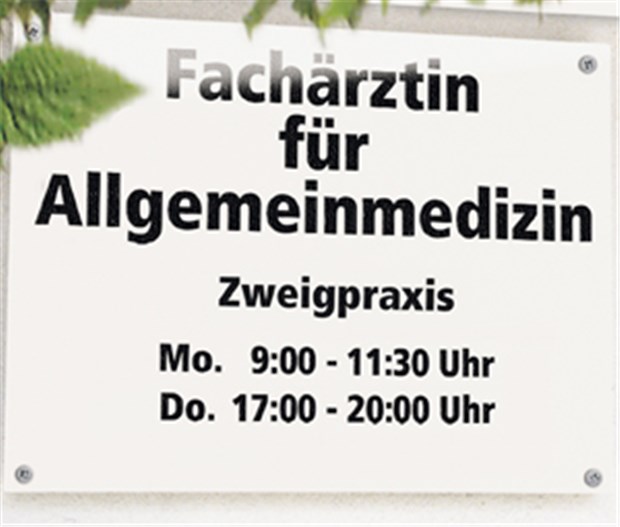 Zweigpraxen: Am Anfang zahlen Ärzte drauf Kurze Sprechstundenzeiten - ein typisches Merkmal von Zweigpraxen.