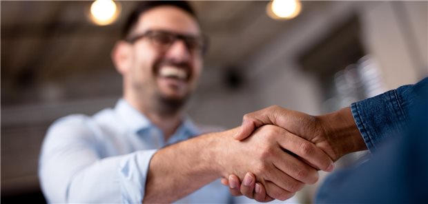 Kurzer Handschlag zur Begrüßung – reicht noch nicht, um gleich eine Versicherten- oder eine Chronikerpauschale abzurechnen.