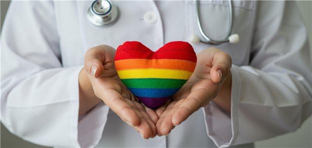 LGBTQIA+ steht für lesbisch, schwul, bisexuell, trans, queer, inter und asexuell und beschreibt Varianten von Sexualität und Beziehungsformen.
