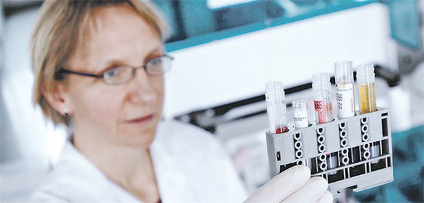 Triebfeder für die medizinische Versorgung Labordiagnostik ist die überwiegende Basis für ärztliche Therapieentscheidungen.