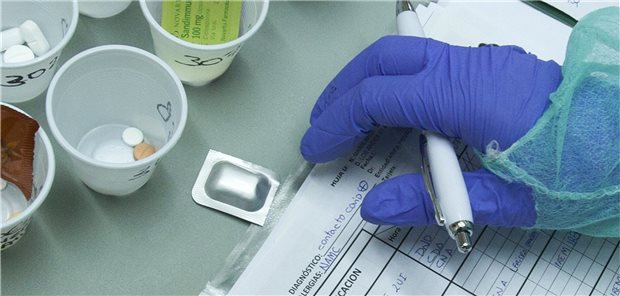 Risikorechner für schweren COVID-19-Verlauf Laborwerte im Blick: Bei etwa 8 Prozent der COVID-19-Patienten, deren Patientendaten die Forscher analysierten, verlief die Erkrankung kritisch.