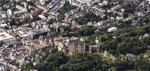Auf Emil von Behrings Spuren durch Marburg Lädt zum naturwissenschaftlichen Spaziergang ein: Das Landgrafenschloss und die Altstadt von Marburg.
