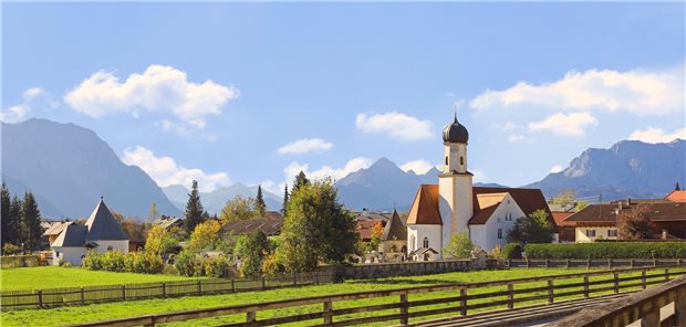 Bayern startet neue Landarztquoten-Runde Landidyll, aber Versorgungsengpass? Um junge Ärztinnen und Ärzte für ländliche Regionen zu gewinnen setzt Bayern seit 2020 auch auf die Landarztquote für Medizinstudiumplätze.