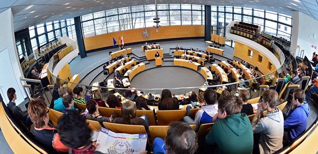Schluss mit Prämien für Klinikeinweisung Landtag in Erfurt: Am Donnerstag wurde hier das neue Thüringer Krankenhausgesetz beschlossen.