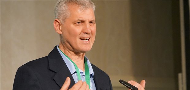 Auf dem Pflegebauernhof herrscht kein Personalmangel Landwirt Guido Pusch stellte beim Europäischen Gesundheitskongress sein Konzept des Pflegebauernhofs vor.