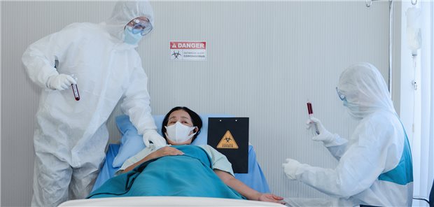 Lang andauernde COVID-19 plus Evolutionsdruck durch virustatische Therapie begünstigt die Bildung von SARS-CoV-2-Mutanten.
