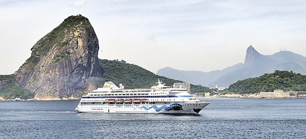 Ein Hospital mit leichtem Seegang Lange Fahrt in ruhigem Gewässer: Das Kreuzfahrtschiff auf der Fahrt vor Brasilien.