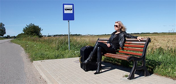Kommission will ähnliche Lebensverhältnisse für alle Bürger Lange warten auf den Bus? In unterversorgten Gebieten keine Seltenheit. Dann geht's auch schlechter zum Arzt.