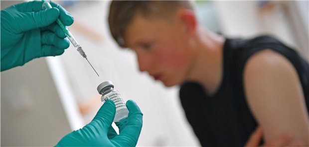 Lange wurden Jugendliche nur als Zielgruppe für Corona-Impfungen wahrgenommen, nicht aber als Pandemieopfer. Das sorgt jetzt für volle Wartezimmer bei Therapeuten.
