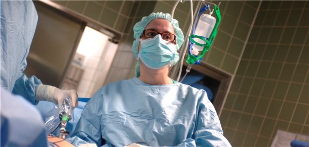 Laparoskopischer Eingriff: Auch Ältere profitieren von der minimalinvasiven Op.