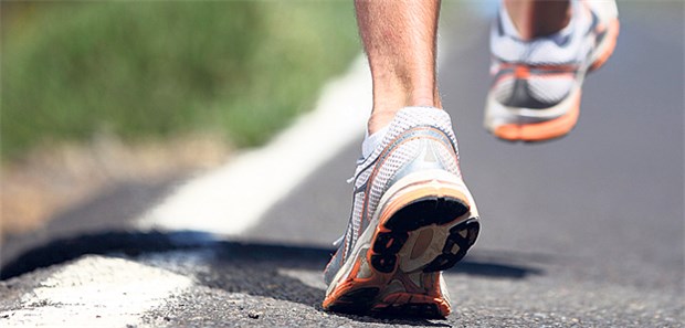 Lauftraining: Typ-1-Diabetiker müssen Broteinheiten und Dosierung des kurwirksamen Insulinanalogons der Trainingsintensität anpassen.