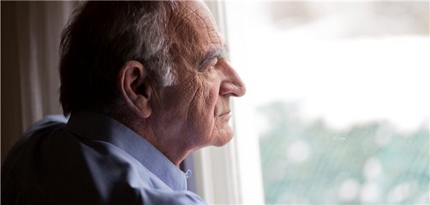 Demente gehören nicht ins Obergeschoss mit ungesicherten Fenstern Demenzpatient am Fenster: Laut BGH müssen Heime eine Gefahrenabwägung vornehmen, wenn zum Beispiel besonders mobile und demente Patienten einquartiert werden sollen.