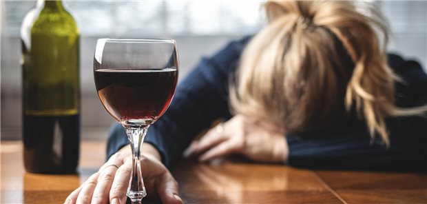 Alkoholprävention: Bundesärztekammer fordert höhere Preise, Steuern und Werbeverbote Laut Bundesärztekammer ist Deutschland noch immer ein Hochkonsumland, wenn es um Alkohol geht. Das will sie ändern.