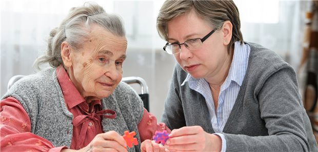 Altersmediziner: Auf Belange von Demenzkranken stärker eingehen Laut Deutscher Alzheimer Gesellschaft sind derzeit rund 1,8 Millionen Menschen an Demenz erkrankt – bis zum Jahr 2050 könnte die Zahl auf drei Millionen steigen.