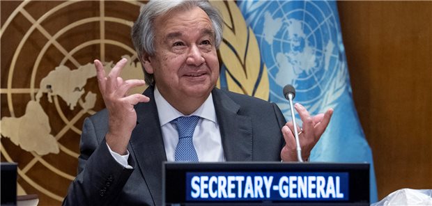 Vereinte Nationen bitten um mehr Geld für Corona-Impfstoff-Suche Laut UN-Generalsekretär Antonio Guterres brauchen die Vereinten Nationen weitere 35 Milliarden Dollar für die Suche nach einem Corona-Impfstoff.