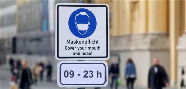 Jeder dritte Bundesbürger will keine Corona-Impfung Laut einer Umfrage der Bertelsmann-Stiftung lehnen ein Drittel der Deutschen die Corona-Beschränkungen ab.