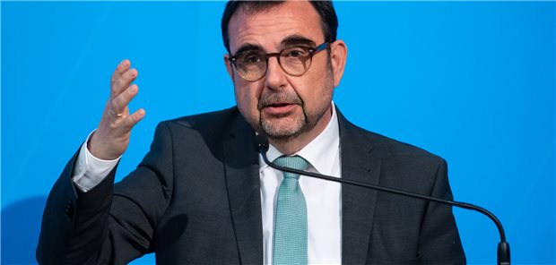 Krankenhausreform: München und Berlin im kernigen Schlagabtausch Lauterbach mache es sich zu einfach, wenn er das Gutachten aus Bayern zur Krankenhausreform als ‚Wahlkampf‘-Aktion diffamiere, kritisiert Bayerns Gesundheitsminister Klaus Holetschek (Archivbild).