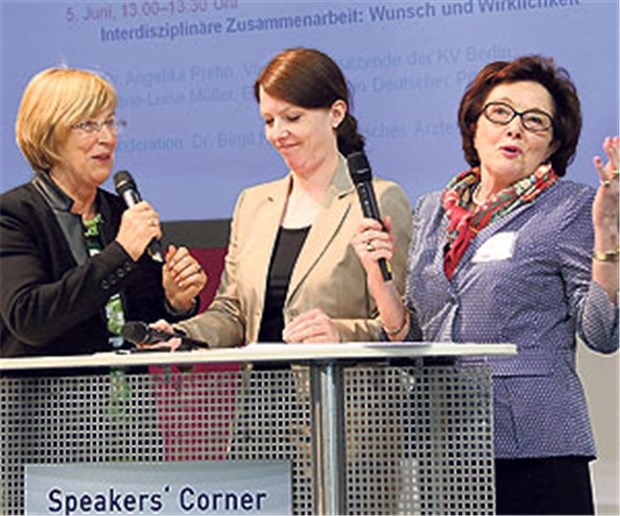 Expertin will an das Geldsäckel der Ärzte Lebhafte Debatte: Dr. Angelika Prehn (KV Berlin), Moderatorin Dr. Birgit Hibbeler, Marie-Luise Müller (Ehrenpräsidentin des Deutschen Pflegerates) (v.l.).