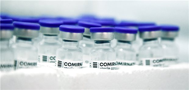 Comirnaty erhält vollständige US-Zulassung Leere Durchstechflaschen des Impfstoffs Comirnaty: In den USA hat das Präparat von BioNTech nun die volle Zulassung erhalten.