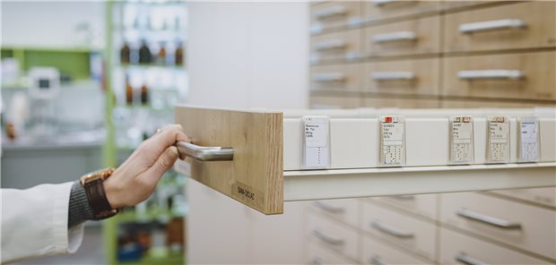 Arzneimittelengpässe: AOK warnt vor Belastung der Beitragszahler Leere Regale in den Apotheken sollen laut AOK nicht zu Lasten der Beitragszahler gehen