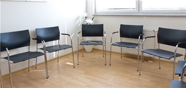 Leeres Wartezimmer: Zu Pandemiebeginn wurde so mancher Arzttermin verschoben.