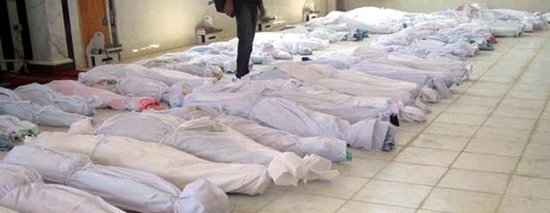 Grausamer Bericht: Syrische Pfleger spritzen Patienten tot Leichenberge eines Massakers in Syrien: Auch in Militärkliniken werden offenbar Patienten getötet.
