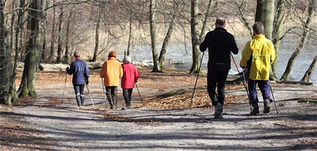 Zum Sport trotz Vorhofflimmern? Leichtes bis moderates Walking kann das Risiko für Vorhofflimmern senken.