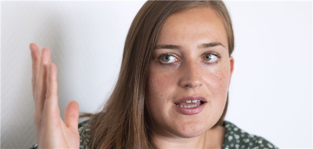 Grünen-Chefin beklagt „Kreuzzug“ gegen Homöopathie und stützt Lucha Lena Schwelling, Landesvorsitzende von Bündnis 90/Die Grünen in Baden-Württemberg, unterstützt Gesundheitsminister Lucha und fordert unter anderem, die Weiterbildung für Hömöopathie für Ärztinnen und Ärzte zu erhalten.