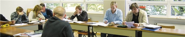 Mit dem Schulabschluss raus aus der Abhängigkeit Lernen, nachdem sie mit Drogen schon alles erlebt haben: Die Klasse am Bildungszentrum Hermann Hesse ist mit neun Schülern übersichtlich. Angst haben die Schüler vor einem Rückfall in den Ferien.