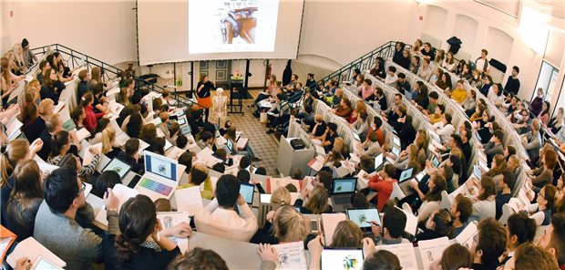 Lernen und pauken: Laut einer neuen Studie der Techniker Krankenkasse geht es Studierenden deutlich schlechter als vor der Corona-Pandemie.