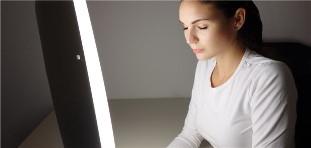 Lichttherapie: Nach der deutschen Nationalen Versorgungsleitlinie zur Behandlung unipolarer Depression gilt sie als Therapie der ersten Wahl bei Patienten mit Saisonal Abhängiger Depression.