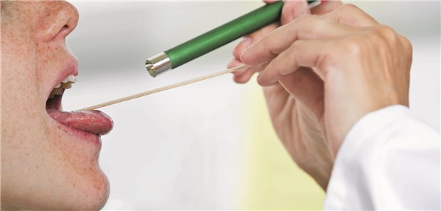 AOK-Analyse: Große Qualitätsunterschiede bei Tonsillektomien Liegt wirklich die Indikation für eine Tonsillektomie vor? (Symbolbild mit Fotomodellen)