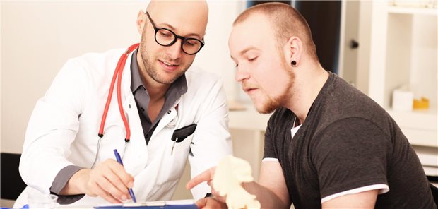 Listen mit vier bis fünf Themen erleichtern das Feedback im Mitarbeitergespräch (Symbolbild).