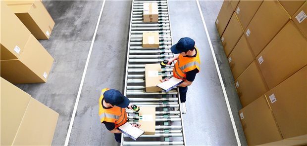 Mitarbeiter am Fließband