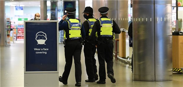 Neue Coronavirus-Variante verunsichert britische Hausärzte London und Südostengland machen dicht. Auf die Ausbreitung der neuen Variante des Corona-Virus reagiert die Regierung auch mit Ausgangssperren.