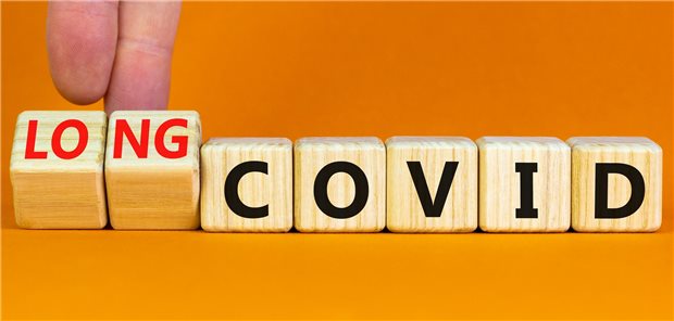 Auf Holzwürfeln steht "LONGCOVID".
