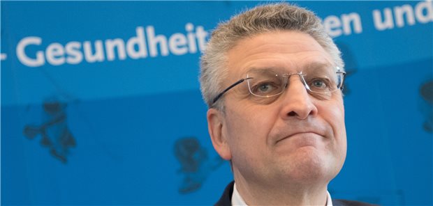 RKI stuft SARS-CoV-2-Risiko jetzt als „hoch“ ein, Appell an Ärzte Lothar Wieler, Präsident des Robert-Koch-Instituts, informiert über die aktuelle Lage in der Corona-Epidemie. Das RKI schätzt die Gefährdung durch das Virus für die Gesundheit der Bevölkerung nun als „hoch“ ein.