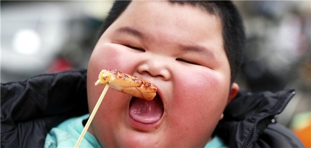 Lu Zhihao wird von chinesischen Medien als das dickste Kind Chinas bezeichnet: Der Vierjährige wiegt 62 Kilo bei 110 cm Körpergröße.