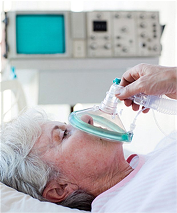 Thrombolyse bei Patienten ab 65 zu riskant? Lungenembolie: Mit Thrombolyse verdreifachte sich die Blutungsgefahr bei Patienten über 65 Jahren.
