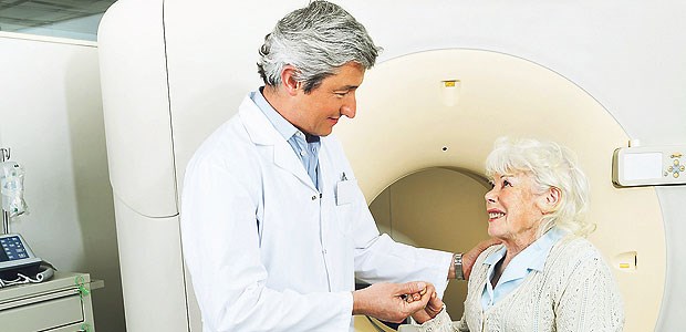 Krebsscreening für Raucher in Sicht Lungenkrebsscreening mit Niedrig-Dosis-Spiral-CT? Bei langjährigen starken Rauchern wird eine Empfehlung in den USA erwogen.